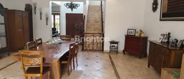 image RUMAH 2 LANTAI TROPIS ASRI DENGAN TAMAN LUAS & KOLAM RENANG (6)