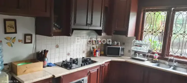 image RUMAH 2 LANTAI TROPIS ASRI DENGAN TAMAN LUAS & KOLAM RENANG (7)