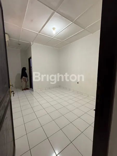 image PINGGIR JALAN  (2)