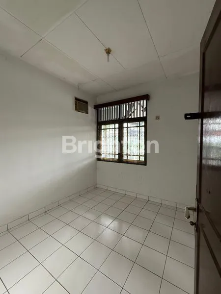 image PINGGIR JALAN  (3)