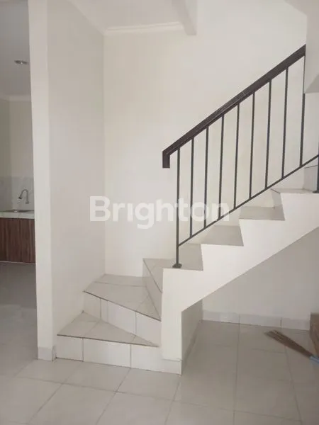 image RUMAH CANTIK 2 LANTAI SIAP HUNI BERADA DI CLUSTER ELITE GRAND CITY (3)
