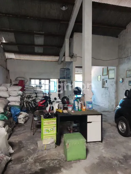 image RUMAH STRATEGIS 105M² COCOK UNTUK GUDANG DI SARIROGO (4)