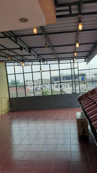 image MEWAH 2 LANTAI SENOPATI AREA DEKAT KE SENAYAN KEBAYORAN BARU JAKARTA SELATAN (7)