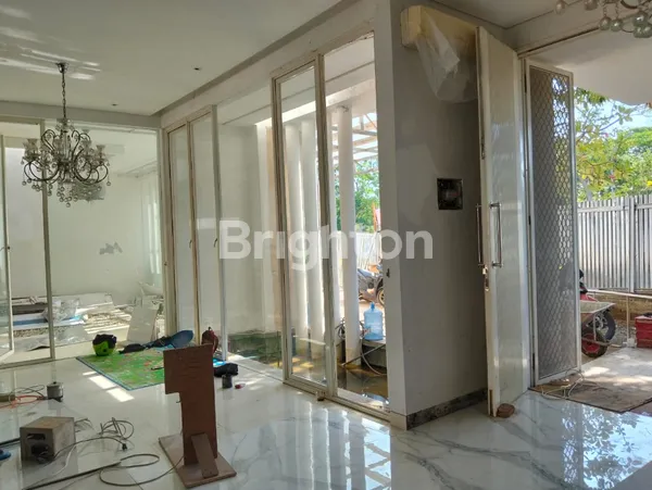 image RUMAH MEWAH 2 LANTAI FULL FURNISH PAKUWON CITY LAGUNA PALM BEACH DEKAT KENJERAN, MULYOSARI, MULYOREJO (3)