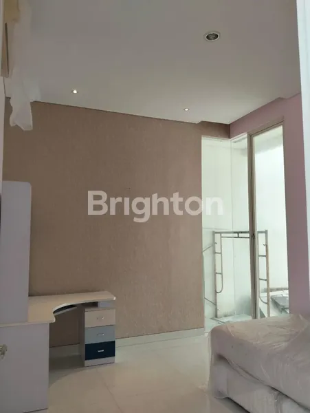 image RUMAH MEWAH 2 LANTAI FULL FURNISH PAKUWON CITY LAGUNA PALM BEACH DEKAT KENJERAN, MULYOSARI, MULYOREJO (8)