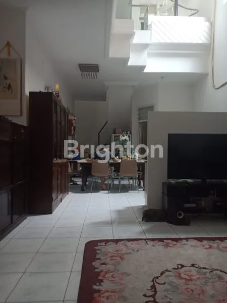 image RUMAH MEWAH 2 LANTAI DI DHARMA HUSADA, LOKASI PREMIUM (3)