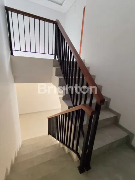 image TURUN HARGA RUMAH SEWA DUA LANTAI MODERN MINIMALIS ELEGAN DI KOTA DENPASAR (4)