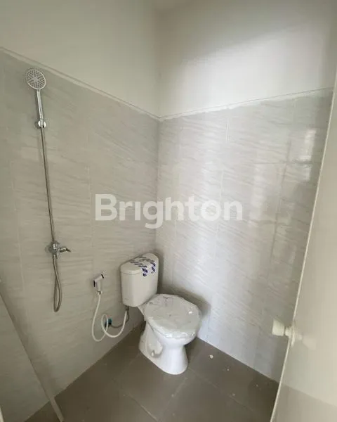 image RUKO EASTERN PARK 3 LANTAI COCOK UNTUK USAHA (8)