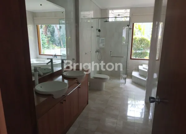 image RUMAH PREMIUM ASRI, BAGUS, ELEGAN, MEWAH LOKASI NYAMAN STRATEGIS ADA KOLAM RENANG, SANGAT TERAWAT DAN BEBAS BANJIR - KEMANG V TURUN HARGA DARI RP. 38M (6)