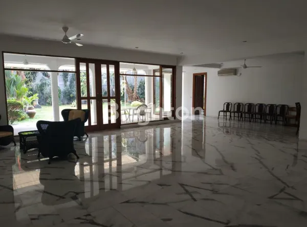 image RUMAH PREMIUM ASRI, BAGUS, ELEGAN, MEWAH LOKASI NYAMAN STRATEGIS ADA KOLAM RENANG, SANGAT TERAWAT, BEBAS BANJIR DI KEMANG V JAKARTA SELATAN (DEKAT KEMANG VILLAGE) (5)