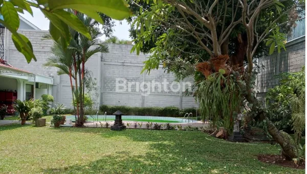 image RUMAH PREMIUM ASRI, BAGUS, ELEGAN, MEWAH LOKASI NYAMAN STRATEGIS ADA KOLAM RENANG, SANGAT TERAWAT, BEBAS BANJIR DI KEMANG V JAKARTA SELATAN (DEKAT KEMANG VILLAGE) (6)