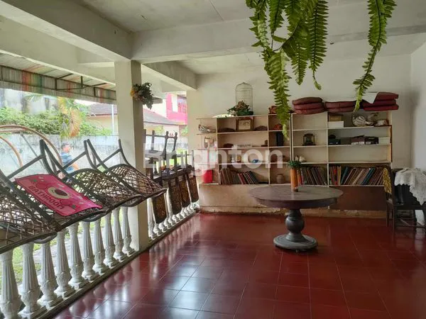 image RUMAH MEWAH SIAP HUNI DI JL. TURI – FULLY FURNISHED (8)