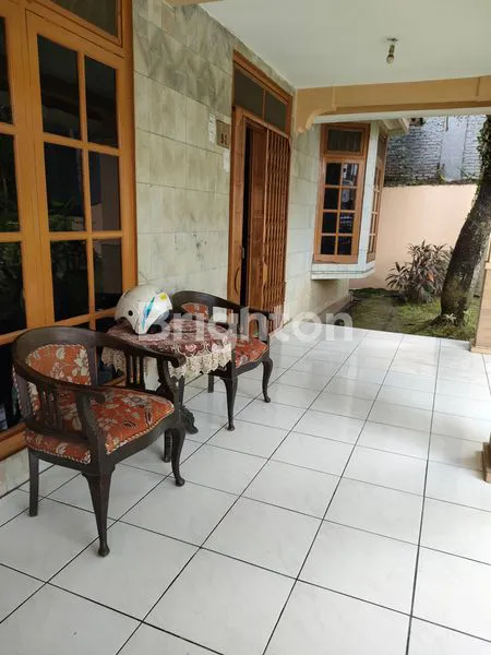 image RUMAH MEWAH SIAP HUNI DI JL. TURI – FULLY FURNISHED (2)