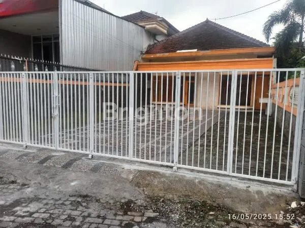 image RUMAH PARKIR LUAS DI JALAN RAYA SUHAT (1)