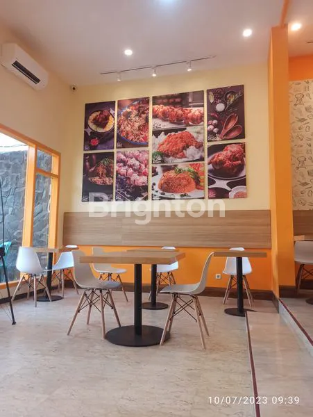 image RUMAH PARKIR LUAS DI JALAN RAYA SUHAT (5)