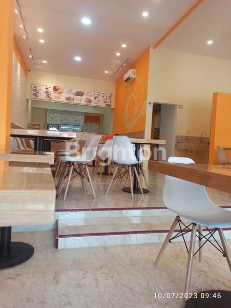 image RUMAH PARKIR LUAS DI JALAN RAYA SUHAT (4)