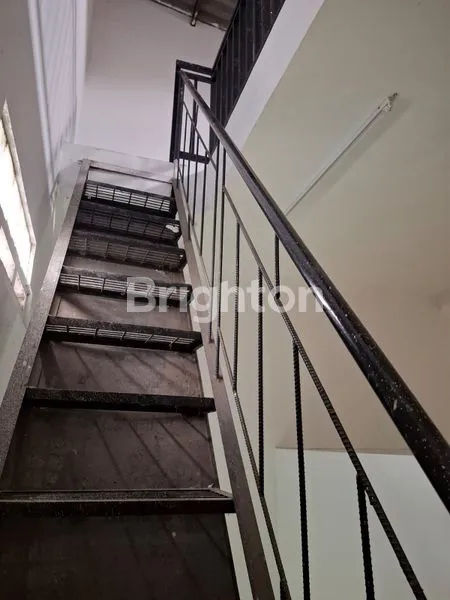 image RUKO 2,5 LANTAI SIAP PAKAI DI NAROGONG INDAH (2)