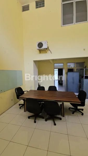 image FULL RENOVASI 2,5 LANTAI MAIN ROAD KBP LT 141/170, SIAP BISNIS, LINGKUNGAN PREMIUM & FASILITAS LENGKAP (2)