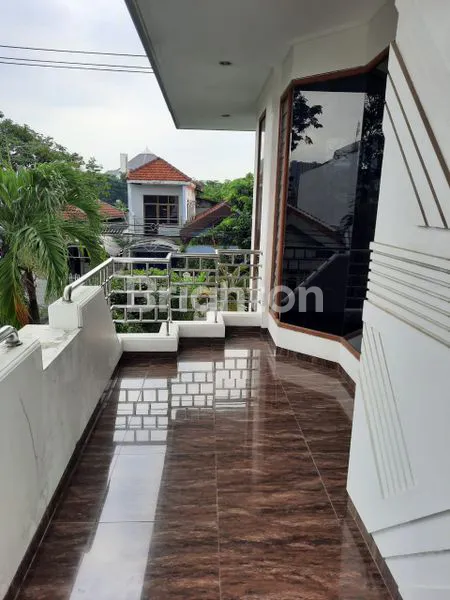image RUMAH HOOK MEWAH 600M² DI DHARMA HUSADA, 6KT, ROW 3 MOBIL (1)