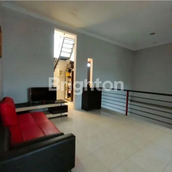 image RUMAH TURISARI DEKAT PARAGON MALL 2,5 LANTAI-MANGKUBUMEN SOLO (4)