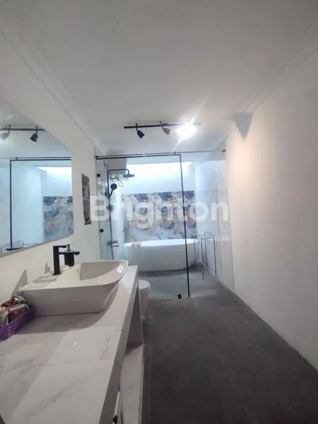 image RUMAH LUAS SIAP HUNI DURI KEPA DEKAT TANJUNG DUREN JAKARTA BARAT ROW 3 MOBIL (6)