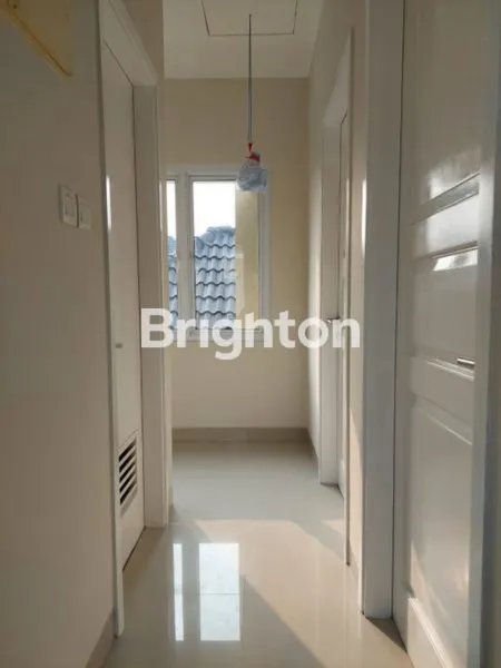 image HUNIAN 3 LANTAI EKSKLUSIF DI CLUSTER SAMARA GADING SERPONG – NYAMAN & STRATEGIS (3)