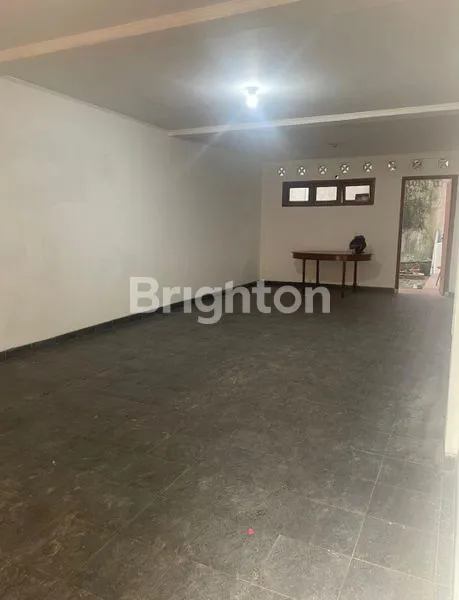 image RUMAH 3 LANTAI GEGER KALONG HILIR MAINROAD (8)