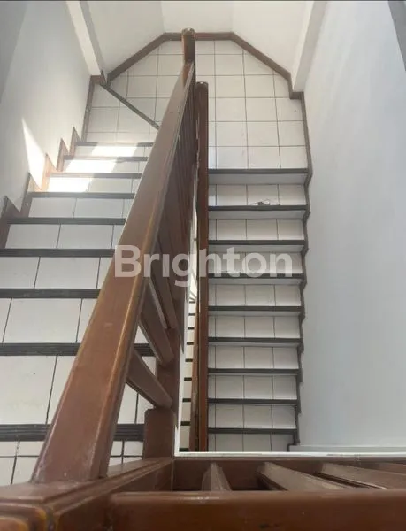 image RUMAH 3 LANTAI GEGER KALONG HILIR MAINROAD (6)