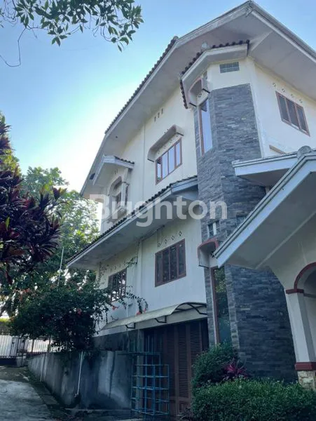 image RUMAH 3 LANTAI GEGER KALONG HILIR MAINROAD (3)