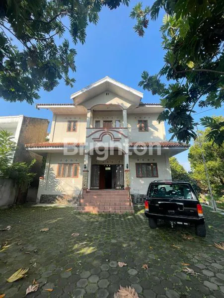 RUMAH 3 LANTAI GEGER KALONG HILIR MAINROAD