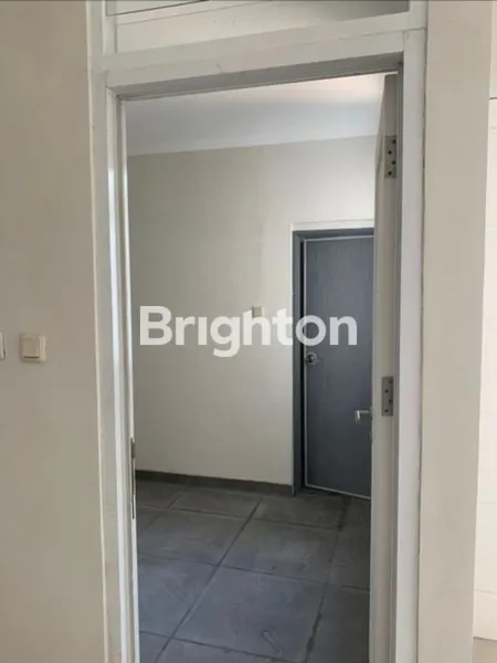 image RUMAH RENOVASI MODERN DI CLUSTER SAMARA GADING SERPONG – TANAH LUAS & SIAP HUNI (2)