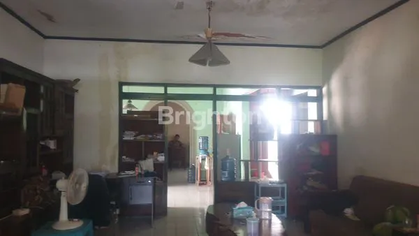 image RUMAH STRATEGIS 1 MENIT JALAN KAKI KE MERR (4)