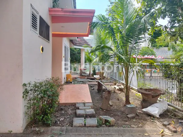image RUMAH MODEL VILLA RUNGKUT MAPAN LOKASI STRATEGIS (2)