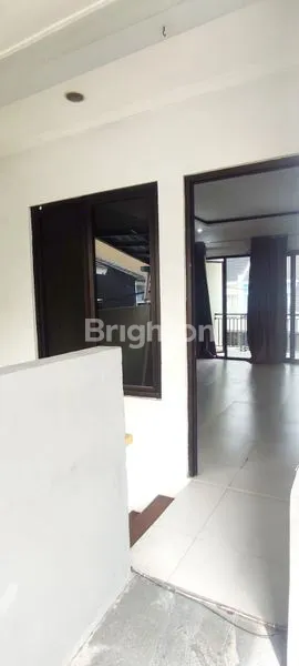 image RUMAH 2 LANTAI DI KENCANA HILLS RESIDENCE CIATER TANGERANG SELATAN (3)