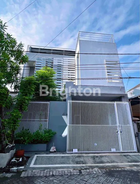 image RUMAH 2 LANTAI MEWAH & SIAP HUNI LOKASI STRATEGIS DEKAT PAKUWON MALL SUPERMARKET RAYA MENGANTI LONTAR GRAHA FAMILI BUKIT DARMO LIDAH KULON (1)