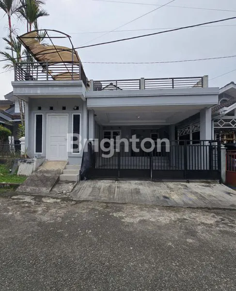 image RUMAH 2 LANTAI SIAP HUNI DI PERUMAHAN BALIKPAPAN BARU (1)