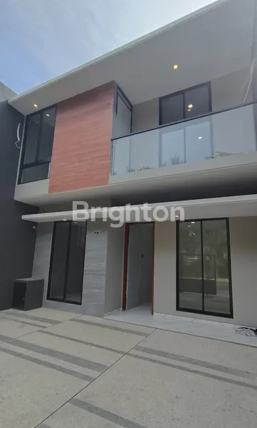 image RUMAH MEWAH 2 LANTAI DI PANTAI MENTARI ROW LEBAR SHM SIAP HUNI (2)