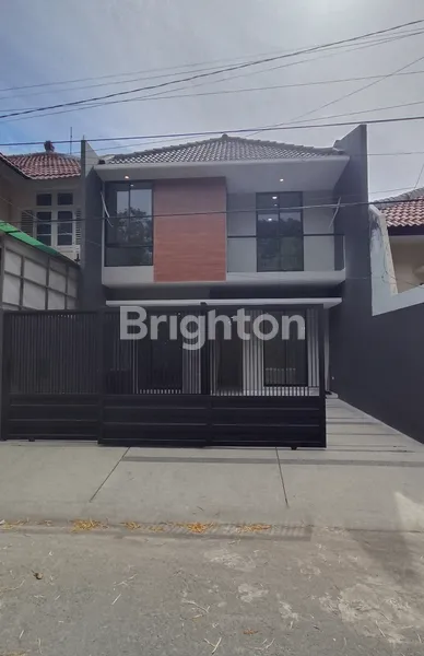 image RUMAH MEWAH 2 LANTAI DI PANTAI MENTARI ROW LEBAR SHM SIAP HUNI (1)