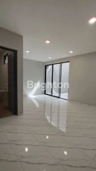 image RUMAH MEWAH 2 LANTAI DI PANTAI MENTARI ROW LEBAR SHM SIAP HUNI (4)