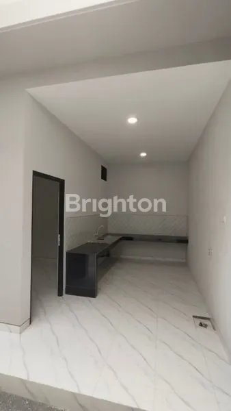 image RUMAH MEWAH 2 LANTAI DI PANTAI MENTARI ROW LEBAR SHM SIAP HUNI (7)