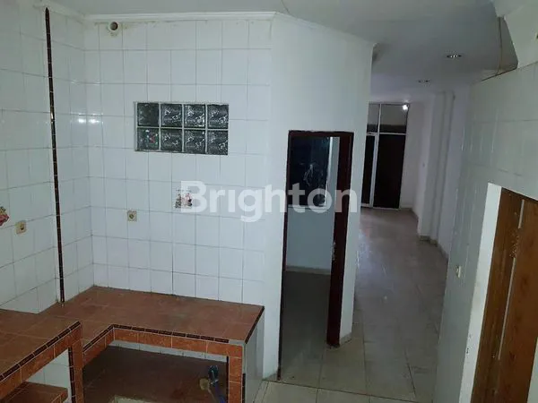 image RUMAH 4 LANTAI DI JELAMBAR JAKARTA BARAT (2)