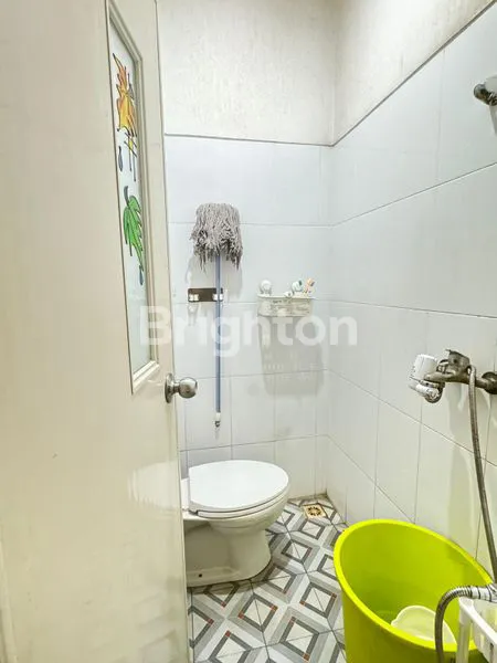 image RUMAH 3 LANTAI STRATEGIS DI TOWN HOUSE ONASIS, KEMAYORAN (3)