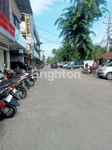 image RUKO 3 LANTAI KOMPLEK TOMANG ELOK JL. GATOT SUBROTO MEDAN (2)