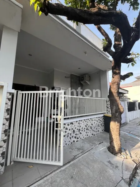 image RUMAH MINIMALIS TERAWAT SIAP HUNI DI RUNGKUT MAPAN TENGAH, DINGIN HADAP SELATAN, DEKAT UPN  (2)