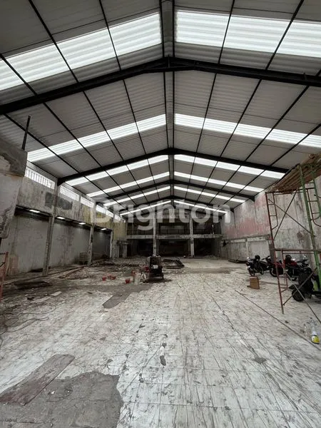 image DI SEWAKAN GUDANG SIAP PAKAI DI JALAN UTAMA PALUR!! KONDISI BARU DAN BAGUS!! AKSES TRONTON, ADA AREA PARKIR LUAS (1)