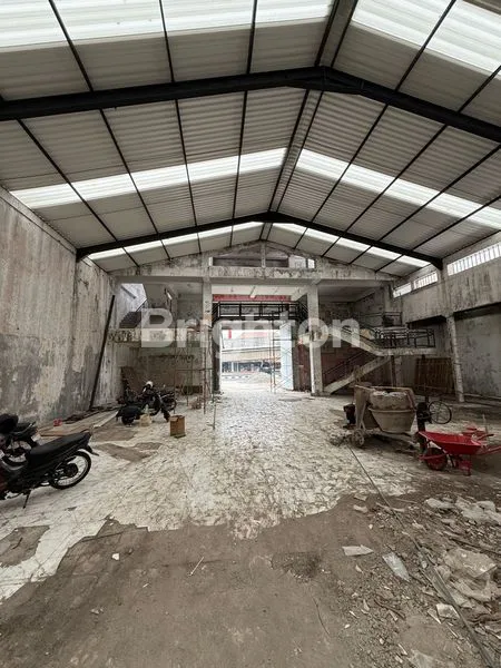 image DI SEWAKAN GUDANG SIAP PAKAI DI JALAN UTAMA PALUR!! KONDISI BARU DAN BAGUS!! AKSES TRONTON, ADA AREA PARKIR LUAS (6)