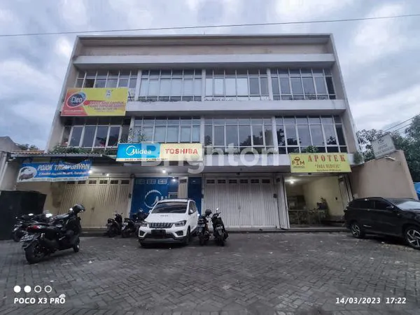 image RUKO 3 LANTAI 2ND TERAWAT SIAP PAKAI, LAHAN PARKIR 8 METER COCOK UNTUK KANTOR BISA JUAL/SEWA (1)
