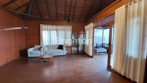 image DI SEWAKAN RUMAH KAYU ESTETIK FULL FURNISH HALAMAN LUAS LINGKUNGAN ELITE  LOKASI STRATEGIS RENON (2)