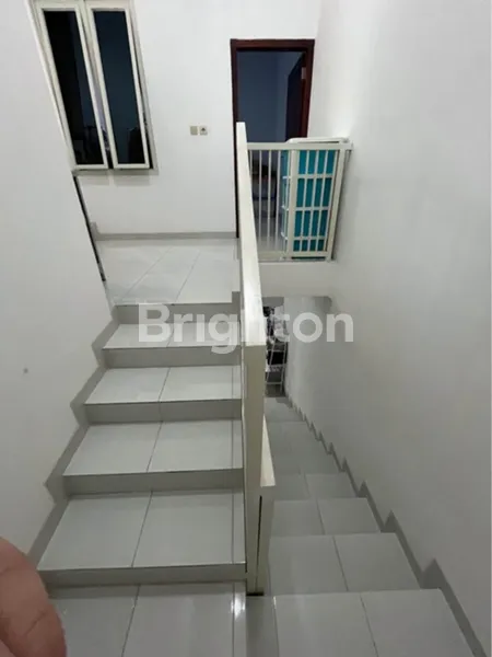 image RUMAH MINIMALIS TERAWAT SIAP HUNI DI RUNGKUT MAPAN TENGAH, DINGIN HADAP SELATAN, DEKAT UPN  (6)