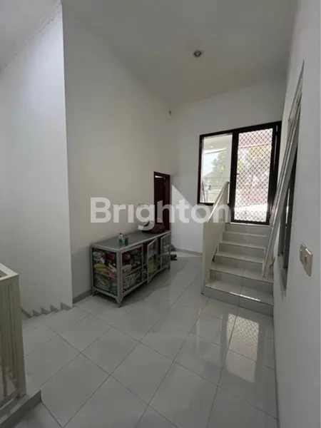 image RUMAH MINIMALIS TERAWAT SIAP HUNI DI RUNGKUT MAPAN TENGAH, DINGIN HADAP SELATAN, DEKAT UPN  (7)